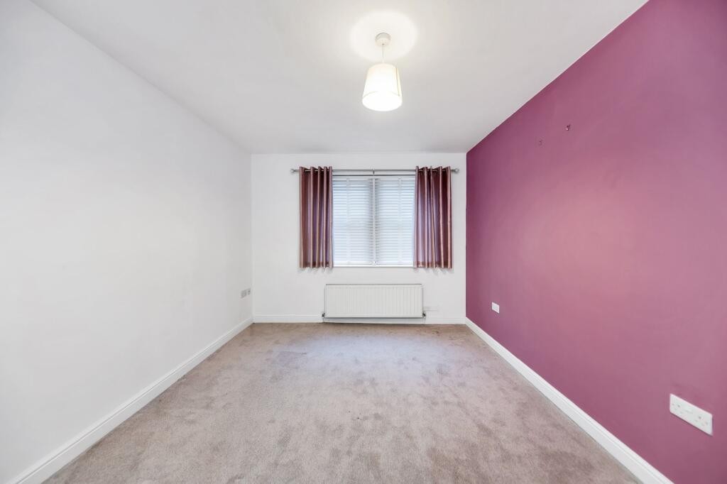 Lot: 79 - GROUND FLOOR FLAT SITUATED ON HIGH STREET - Second bedroom with window